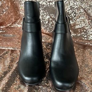 Women’s size 8.5 Mootsies Tootsies